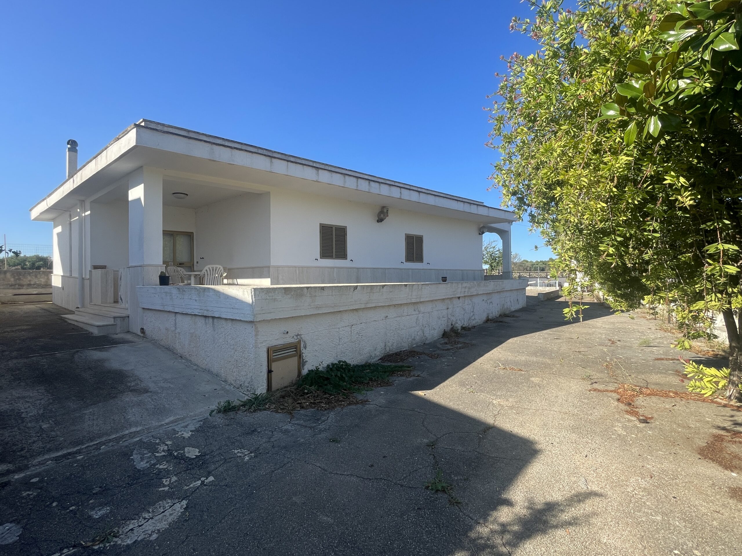 SPACIOUS 3-BEDROOM VILLA NEAR OSTUNI