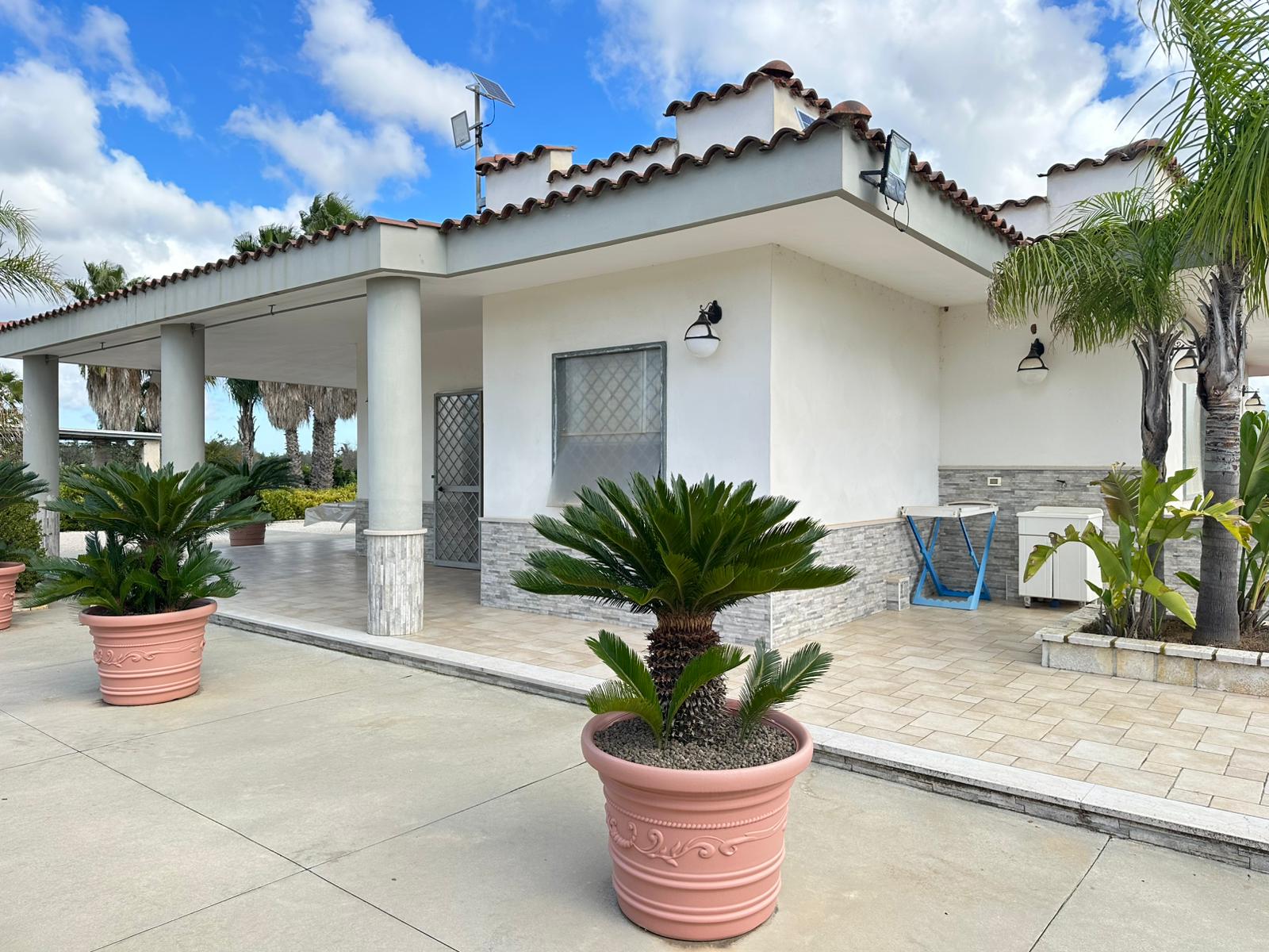 TURNKEY POOL VILLA NEAR SAN VITO DEI NORMANNI